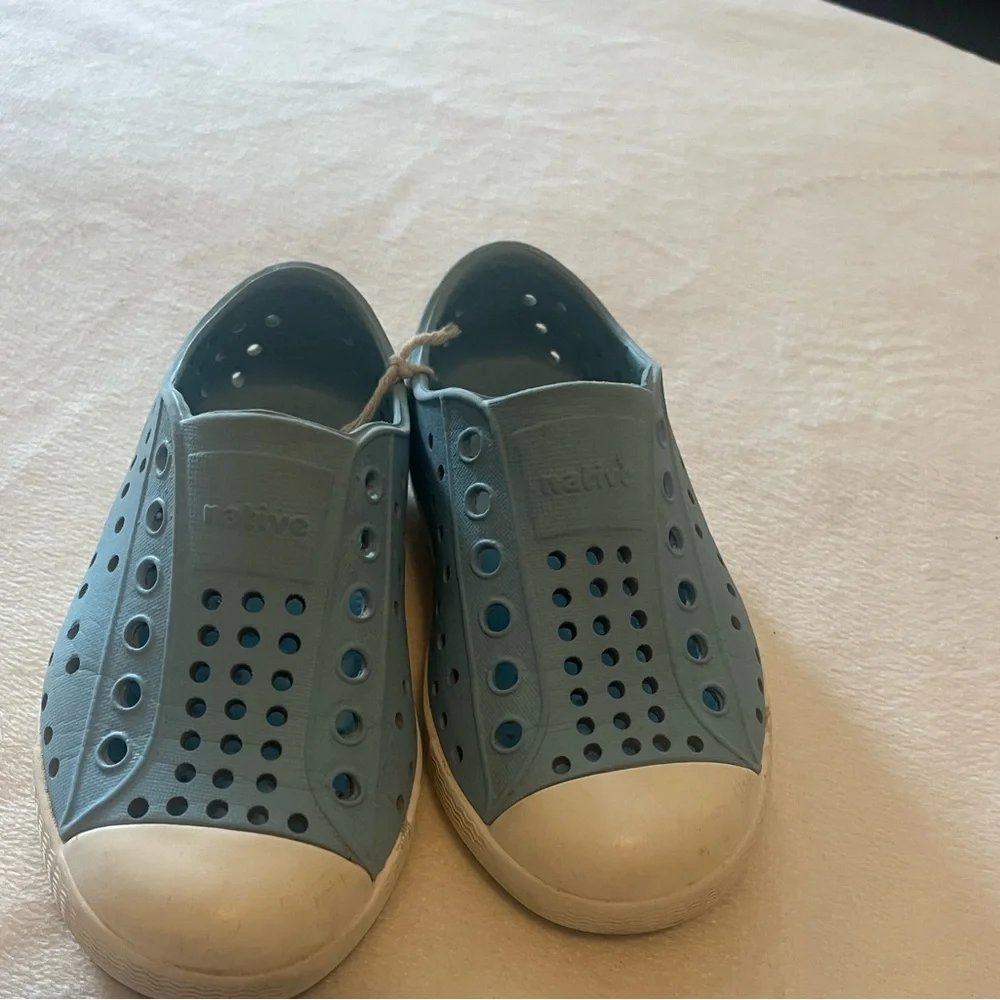 Kids Slip-On Breathable Water Shoes in Light Blue and White Boy size 9